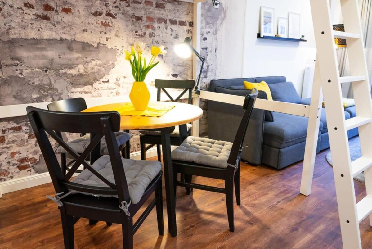 Shabby Chic Apartment In Ideal Location Hamburg Bagian luar foto