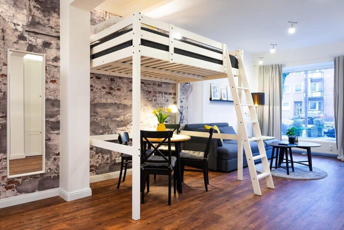 Shabby Chic Apartment In Ideal Location Hamburg Bagian luar foto